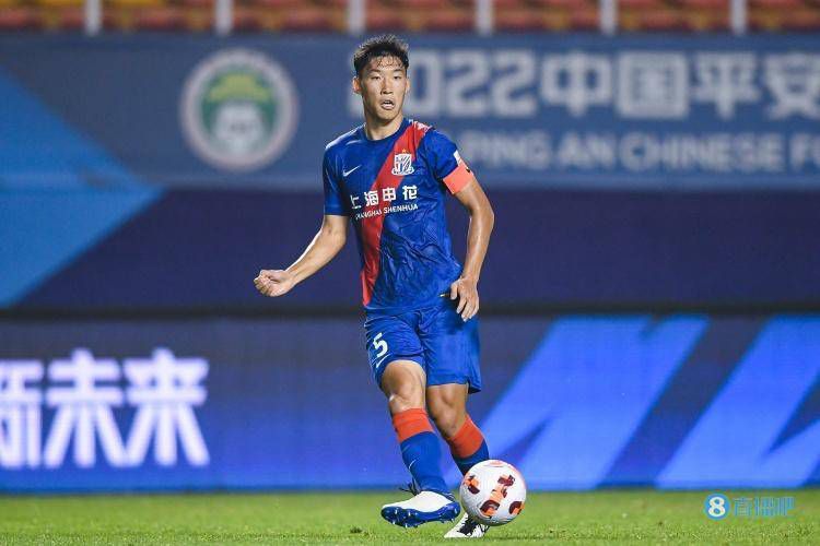 追悼会现场，廖昌永、魏松黑衣现身。