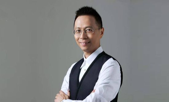 近日，《敦刻尔克》再发一组新片场照，“单向乐队”成员哈里·斯泰尔斯在片中的造型得到进一步曝光，穿上复古军装之后，帅气的哈里俨 皇后乐队主唱传记片新动向 《X战警》导演接手 2016-11-06 2013年就已经启动，但是毫无进展的皇后乐队主唱的传记片于近日曝光了全新的动态。