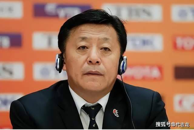 这版郭靖少了些“天生大侠”的沉重，多了些“成长型少年”的鲜活。