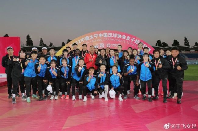《我和我的家乡》单日票房1775万，累计票房达25.17亿，距离《西虹市首富》（25.48亿）的票房纪录仅剩3千万左右的差距，有望在本周实现超越。