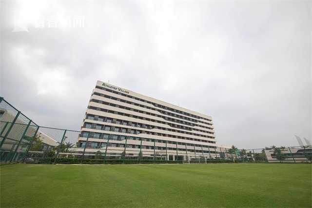 他也收获了来自金球奖音乐、喜剧片最佳男主角的肯定，成为该奖项史上最年轻的影帝。
