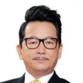 夏英饰演重症外伤组护士千蔷薇。